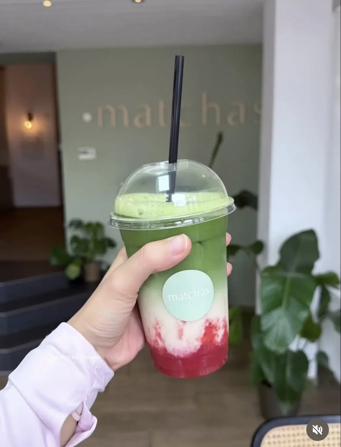Strawberry Matcha Latte to-go vom matchas Café Gießen